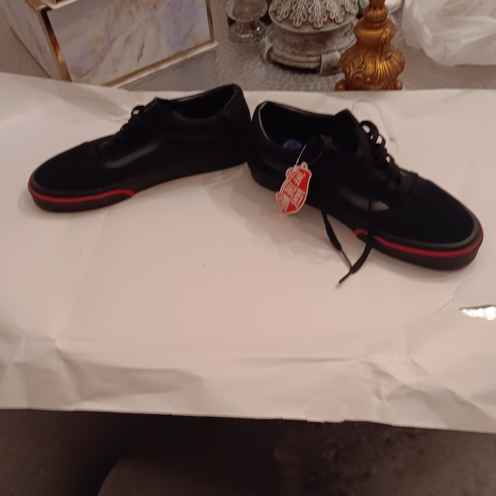 Vans - Picture 4 of 6